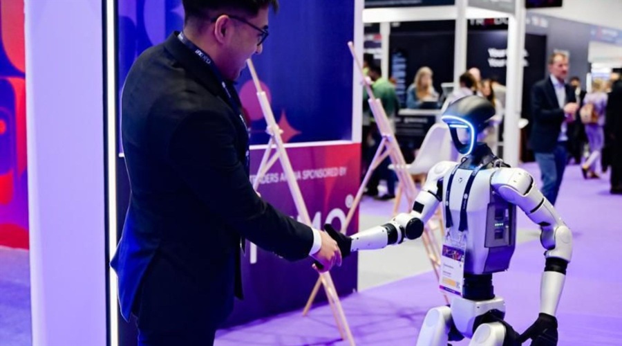 汤姆猫宣布其 AI 情感陪伴机器人的技术升级，现已接入多个先进的大模型，以提升用户体验